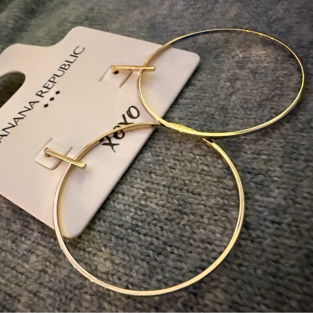 Banana Republic Elegant Gold Circle Earrings - Picture 2 of 3